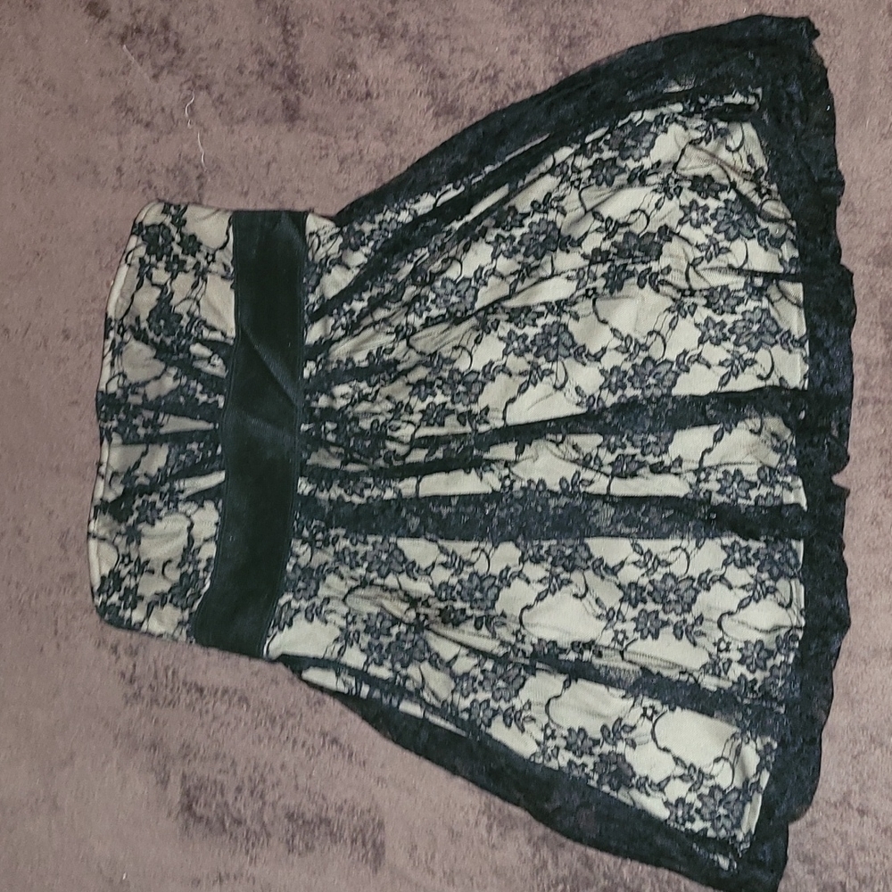 Short black dress with floral lace made by speekless